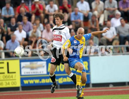 Fussball. Erste Liga. WAC/St. Andrae gegen Vienna FC. Christian Falk,  (WAC), Richard Strohmayer (Vienna).  Wolfsberg, 23.7.2010. 
Foto: Kuess

---
pressefotos, pressefotografie, kuess, qs, qspictures, sport, bild, bilder, bilddatenbank