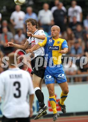 Fussball. Erste Liga. WAC/St. Andrae gegen Vienna FC. Christian Falk, (WAC), Richard Strohmayer (Vienna).  Wolfsberg, 23.7.2010. 
Foto: Kuess

---
pressefotos, pressefotografie, kuess, qs, qspictures, sport, bild, bilder, bilddatenbank