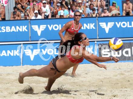 Beachvolleyball Grand Slam. Kerstin Pichler, Cornelia Rimser (AUT). Klagenfurt, 28.7.2010.
Foto: Kuess

---
pressefotos, pressefotografie, kuess, qs, qspictures, sport, bild, bilder, bilddatenbank