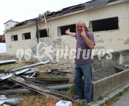 Fussball Regionalliga. SK Austria Klagenfurt. Abriss des alten Kabinentraktes. Helmut Koenig. Klagenfurt, am 26.7.2010.
Foto: Kuess
---
pressefotos, pressefotografie, kuess, qs, qspictures, sport, bild, bilder, bilddatenbank