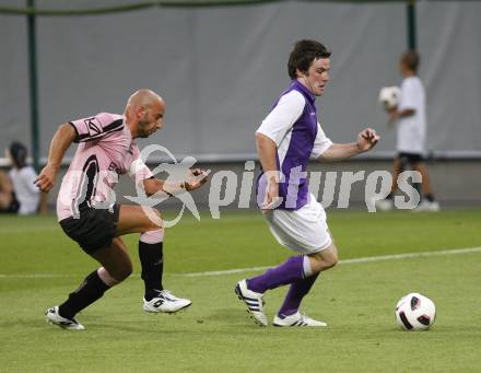 Fussball Testspiel. SK Austria Klagenfurt gegen US Palermo. Martin Tschernuth (Klagenfurt), Giulio Migliacco (Palermo). Klagenfurt, am 28.7.2010.
Foto: Kuess 
---
pressefotos, pressefotografie, kuess, qs, qspictures, sport, bild, bilder, bilddatenbank