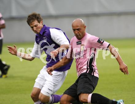 Fussball Testspiel. SK Austria Klagenfurt gegen US Palermo. Mathias Wrienz (Klagenfurt), Massimo Maccarone (Palermo). Klagenfurt, am 28.7.2010.
Foto: Kuess 
---
pressefotos, pressefotografie, kuess, qs, qspictures, sport, bild, bilder, bilddatenbank