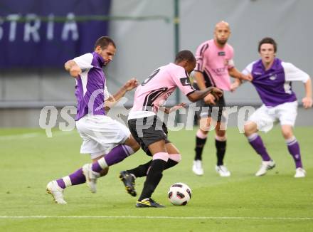 Fussball Testspiel. SK Austria Klagenfurt gegen US Palermo. Oliver Pusztai (Klagenfurt), Abel Hernandez (Palermo). Klagenfurt, am 28.7.2010.
Foto: Kuess 
---
pressefotos, pressefotografie, kuess, qs, qspictures, sport, bild, bilder, bilddatenbank