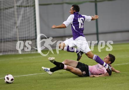 Fussball Testspiel. SK Austria Klagenfurt gegen US Palermo. Matthias Dollinger (Klagenfurt), Daniel Capelletti (Palermo). Klagenfurt, am 28.7.2010.
Foto: Kuess 
---
pressefotos, pressefotografie, kuess, qs, qspictures, sport, bild, bilder, bilddatenbank