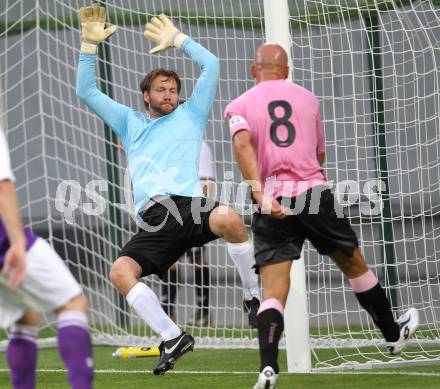 Fussball Testspiel. SK Austria Klagenfurt gegen US Palermo. Alexander Schenk (Klagenfurt), Giulio Migliacco (Palermo). Klagenfurt, am 28.7.2010.
Foto: Kuess
---
pressefotos, pressefotografie, kuess, qs, qspictures, sport, bild, bilder, bilddatenbank