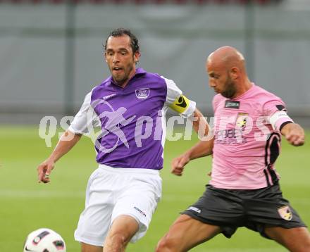 Fussball Testspiel. SK Austria Klagenfurt gegen US Palermo. Christian Prawda (Klagenfurt), Giulio Migliacco (Palermo). Klagenfurt, am 28.7.2010.
Foto: Kuess
---
pressefotos, pressefotografie, kuess, qs, qspictures, sport, bild, bilder, bilddatenbank