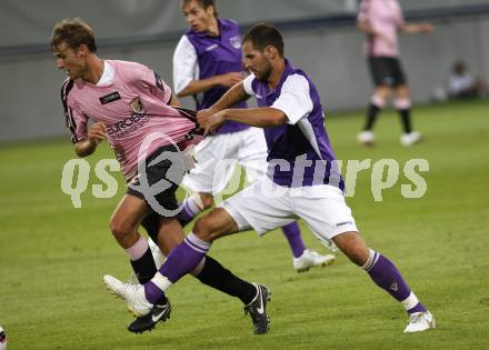 Fussball Testspiel. SK Austria Klagenfurt gegen US Palermo. Oliver Pusztai (Klagenfurt), Nicola Rigoni (Palermo). Klagenfurt, am 28.7.2010.
Foto: Kuess 
---
pressefotos, pressefotografie, kuess, qs, qspictures, sport, bild, bilder, bilddatenbank