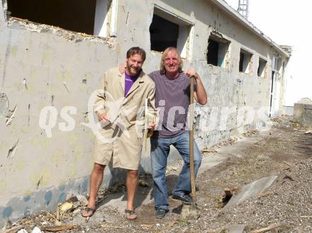 Fussball Regionalliga. SK Austria Klagenfurt. Abriss des alten Kabinentraktes. Alexander Schenk, Helmut Koenig. Klagenfurt, am 26.7.2010.
Foto: Kuess
---
pressefotos, pressefotografie, kuess, qs, qspictures, sport, bild, bilder, bilddatenbank