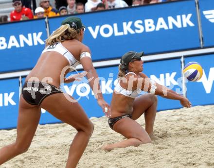 Beachvolleyball Grand Slam. Sara Montagnolli, Barbara Hansel. Klagenfurt, 30.7.2010.
Foto: Kuess

---
pressefotos, pressefotografie, kuess, qs, qspictures, sport, bild, bilder, bilddatenbank