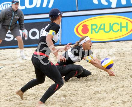 Beachvolleyball Grand Slam. Stefanie Schwaiger, Doris Schwaiger. Klagenfurt, 30.7.2010.
Foto: Kuess

---
pressefotos, pressefotografie, kuess, qs, qspictures, sport, bild, bilder, bilddatenbank