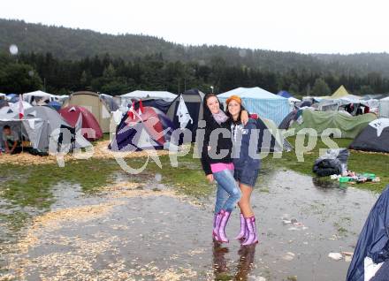 Beachvolleyball Grand Slam. Campingplatz, Fans. Klagenfurt, 30.7.2010.
Foto: Kuess

---
pressefotos, pressefotografie, kuess, qs, qspictures, sport, bild, bilder, bilddatenbank