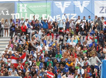 Beachvolleyball Grand Slam. Fans. Klagenfurt, 30.7.2010.
Foto: Kuess

---
pressefotos, pressefotografie, kuess, qs, qspictures, sport, bild, bilder, bilddatenbank