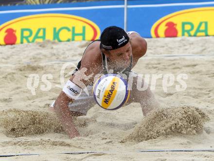 Beachvolleyball Grand Slam.  Daniel Hupfer (AUT). Klagenfurt, 29.7.2010.
Foto: Kuess

---
pressefotos, pressefotografie, kuess, qs, qspictures, sport, bild, bilder, bilddatenbank