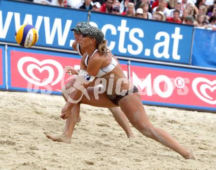 Beachvolleyball Grand Slam. Sara Montagnolli, Barbara Hansel. Klagenfurt, 30.7.2010.
Foto: Kuess

---
pressefotos, pressefotografie, kuess, qs, qspictures, sport, bild, bilder, bilddatenbank