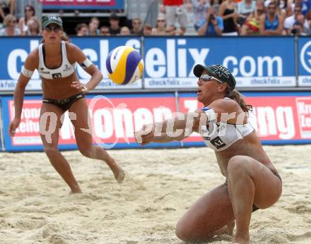 Beachvolleyball Grand Slam. Sara Montagnolli, Barbara Hansel (AUT). Klagenfurt, 29.7.2010.
Foto: Kuess

---
pressefotos, pressefotografie, kuess, qs, qspictures, sport, bild, bilder, bilddatenbank