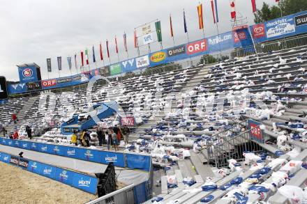 Beachvolleyball Grand Slam. Nach dem Spiel. Klagenfurt, 30.7.2010.
Foto: Kuess

---
pressefotos, pressefotografie, kuess, qs, qspictures, sport, bild, bilder, bilddatenbank