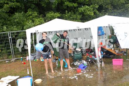 Beachvolleyball Grand Slam. Campingplatz, Fans. Klagenfurt, 30.7.2010.
Foto: Kuess

---
pressefotos, pressefotografie, kuess, qs, qspictures, sport, bild, bilder, bilddatenbank