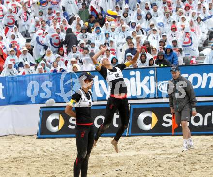 Beachvolleyball Grand Slam. Stefanie Schwaiger, Doris Schwaiger. Klagenfurt, 30.7.2010.
Foto: Kuess

---
pressefotos, pressefotografie, kuess, qs, qspictures, sport, bild, bilder, bilddatenbank