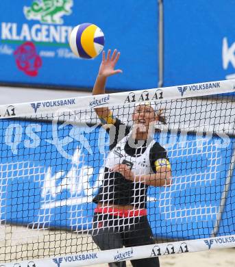 Beachvolleyball Grand Slam. Stefanie Schwaiger, Doris Schwaiger. Klagenfurt, 30.7.2010.
Foto: Kuess

---
pressefotos, pressefotografie, kuess, qs, qspictures, sport, bild, bilder, bilddatenbank