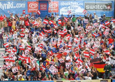 Beachvolleyball Grand Slam. Fans. Klagenfurt, 30.7.2010.
Foto: Kuess

---
pressefotos, pressefotografie, kuess, qs, qspictures, sport, bild, bilder, bilddatenbank