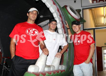 Eishockey. KAC. Andy Chiodo Tormann, Tormanntrainer Pierre Beaulieu, Tyler Scofield. Klagenfurt, 3.8.2010.
Foto: Kuess 
---
pressefotos, pressefotografie, kuess, qs, qspictures, sport, bild, bilder, bilddatenbank