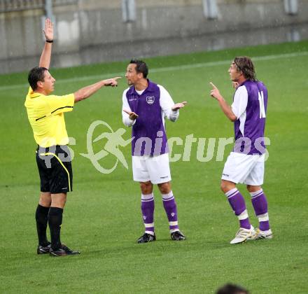 Fussball. Regionalliga. SK Austria Klagenfurt gegen Union St. Florian . Matthias Dollinger, Michael Kulnik, Schiedsrichter Engelbert Schlegl (Klagenfurt). Klagenfurt, 6.8.2010. 
Foto: Kuess

---
pressefotos, pressefotografie, kuess, qs, qspictures, sport, bild, bilder, bilddatenbank