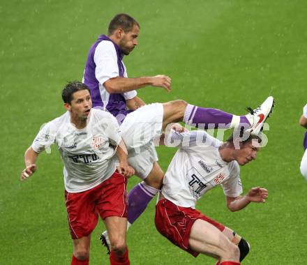 Fussball. Regionalliga. SK Austria Klagenfurt gegen Union St. Florian . Oliver Pusztai, (Klagenfurt), Markus Hermes (St.Florian). Klagenfurt, 6.8.2010. 
Foto: Kuess

---
pressefotos, pressefotografie, kuess, qs, qspictures, sport, bild, bilder, bilddatenbank