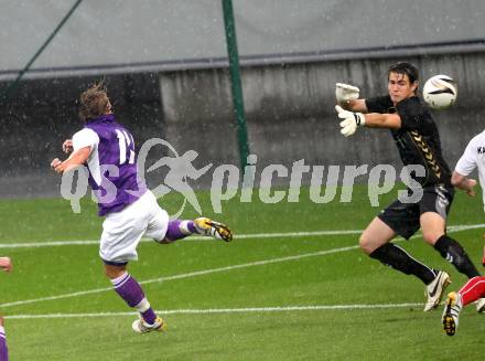 Fussball. Regionalliga. SK Austria Klagenfurt gegen Union St. Florian . Michael Kulnik, (Klagenfurt), Samuel Radlinger (St.Florian). Klagenfurt, 6.8.2010. 
Foto: Kuess

---
pressefotos, pressefotografie, kuess, qs, qspictures, sport, bild, bilder, bilddatenbank