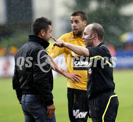 Fussball. Erste Liga. WAC/St. Andrae gegen SCR Altach. Bjelica Nenad (WAC), Schiedsrichter Prammer Thomas.  Wolfsberg, 6.8.2010. 
Foto: Kuess

---
pressefotos, pressefotografie, kuess, qs, qspictures, sport, bild, bilder, bilddatenbank