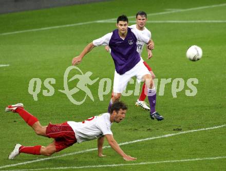 Fussball. Regionalliga. SK Austria Klagenfurt gegen Union St. Florian . Stephan Buergler, (Klagenfurt), Thomas Groebl (St.Florian). Klagenfurt, 6.8.2010. 
Foto: Kuess

---
pressefotos, pressefotografie, kuess, qs, qspictures, sport, bild, bilder, bilddatenbank