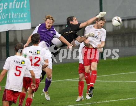 Fussball. Regionalliga. SK Austria Klagenfurt gegen Union St. Florian . Johannes Isopp, (Klagenfurt), Samuel Radlinger (St.Florian). Klagenfurt, 6.8.2010. 
Foto: Kuess

---
pressefotos, pressefotografie, kuess, qs, qspictures, sport, bild, bilder, bilddatenbank