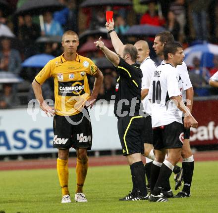 Fussball. Erste Liga. WAC/St. Andrae gegen SCR Altach. Rote Karte fuer Netzer Philipp (Altach).  Wolfsberg, 6.8.2010. 
Foto: Kuess

---
pressefotos, pressefotografie, kuess, qs, qspictures, sport, bild, bilder, bilddatenbank