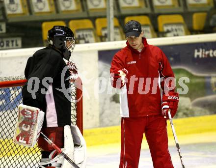 Eishockey. KAC. Traning. Tormann aus Dornbirn. Tormanntrainer Pierre Beaulieu.  Klagenfurt, 9.8.2010.
Foto: Kuess
---
pressefotos, pressefotografie, kuess, qs, qspictures, sport, bild, bilder, bilddatenbank