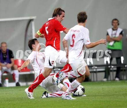 Fussball. Freundschaftsspiel. Oesterreich gegen Schweiz. Christian Fuchs, (Oesterreich), Pirmin Schwegler (Schweiz). Klagenfurt, 11.8.2010. 
Foto: Kuess

---
pressefotos, pressefotografie, kuess, qs, qspictures, sport, bild, bilder, bilddatenbank