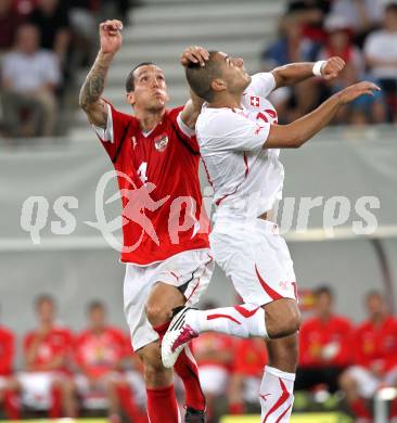 Fussball. Freundschaftsspiel. Oesterreich gegen Schweiz. Emanuel Pogatetz, (Oesterreich), Eren Derdiyok (Schweiz). Klagenfurt, 11.8.2010. 
Foto: Kuess


---
pressefotos, pressefotografie, kuess, qs, qspictures, sport, bild, bilder, bilddatenbank