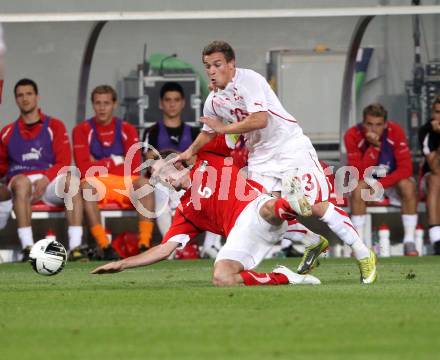 Fussball. Freundschaftsspiel. Oesterreich gegen Schweiz. Christian Fuchs, (Oesterreich), Xherdan Shaqiri (Schweiz). Klagenfurt, 11.8.2010. 
Foto: Kuess

---
pressefotos, pressefotografie, kuess, qs, qspictures, sport, bild, bilder, bilddatenbank