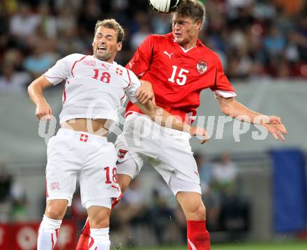 Fussball. Freundschaftsspiel. Oesterreich gegen Schweiz. Sebastian Proedl, (Oesterreich), Albert Bunjaku (Schweiz). Klagenfurt, 11.8.2010. 
Foto: Kuess

---
pressefotos, pressefotografie, kuess, qs, qspictures, sport, bild, bilder, bilddatenbank