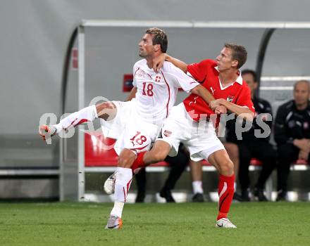 Fussball. Freundschaftsspiel. Oesterreich gegen Schweiz. Florian Klein, (Oesterreich), Albert Bunjaku (Schweiz). Klagenfurt, 11.8.2010. 
Foto: Kuess

---
pressefotos, pressefotografie, kuess, qs, qspictures, sport, bild, bilder, bilddatenbank