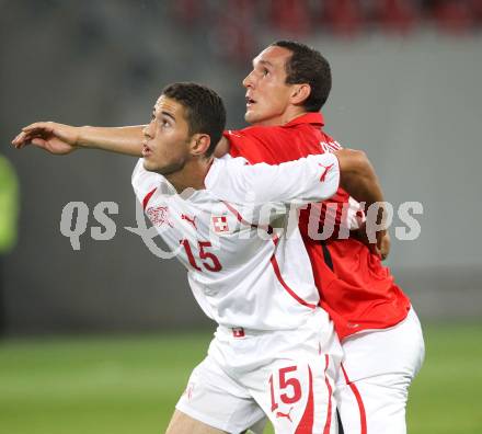 Fussball. Freundschaftsspiel. Oesterreich gegen Schweiz. Emanuel Pogatetz, (Oesterreich), Nassim Ben Khalifa (Schweiz). Klagenfurt, 11.8.2010. 
Foto: Kuess

---
pressefotos, pressefotografie, kuess, qs, qspictures, sport, bild, bilder, bilddatenbank