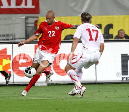 Fussball. Freundschaftsspiel. Oesterreich gegen Schweiz. Patrick Wolf, (Oesterreich), Reto Ziegler (Schweiz). Klagenfurt, 11.8.2010. 
Foto: Kuess

---
pressefotos, pressefotografie, kuess, qs, qspictures, sport, bild, bilder, bilddatenbank