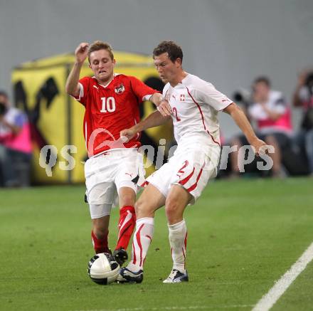 Fussball. Freundschaftsspiel. Oesterreich gegen Schweiz. Jakob Jantscher, (Oesterreich), Stephan Lichtsteiner (Schweiz). Klagenfurt, 11.8.2010. 
Foto: Kuess

---
pressefotos, pressefotografie, kuess, qs, qspictures, sport, bild, bilder, bilddatenbank