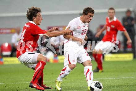 Fussball. Freundschaftsspiel. Oesterreich gegen Schweiz. Julian Baumgartlinger,(Oesterreich),  Xherdan Shaqiri (Schweiz). Klagenfurt, 11.8.2010. 
Foto: Kuess

---
pressefotos, pressefotografie, kuess, qs, qspictures, sport, bild, bilder, bilddatenbank