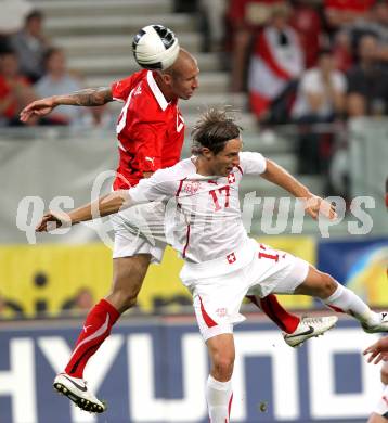 Fussball. Freundschaftsspiel. Oesterreich gegen Schweiz. Patrick Wolf, (Oesterreich), Reto Ziegler (Schweiz). Klagenfurt, 11.8.2010. 
Foto: Kuess

---
pressefotos, pressefotografie, kuess, qs, qspictures, sport, bild, bilder, bilddatenbank