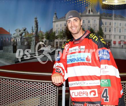 Eishockey Bundesliga. Ankunft Peter Ratchuk (KAC). Klagenfurt, am 5.8.2010.
Foto: Kuess
---
pressefotos, pressefotografie, kuess, qs, qspictures, sport, bild, bilder, bilddatenbank