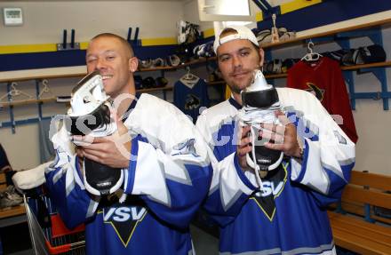 EBEL. Eishockey Bundesliga. Ankunft Matt Ryan, Kevin Mitchell (VSV). Klagenfurt, am 8.8.2010.
Foto: Kuess
---
pressefotos, pressefotografie, kuess, qs, qspictures, sport, bild, bilder, bilddatenbank