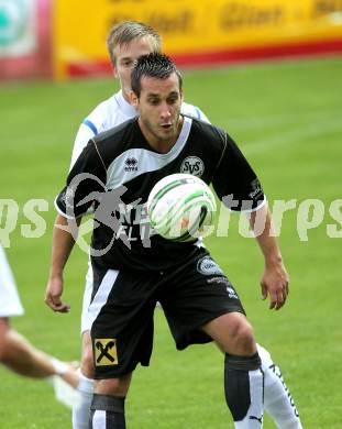 Fusball Kaerntner Liga. St. Veit gegen Spittal. Adunka Roman (St.Veit), Weissenberger Philipp (Spittal). St. Veit, 13.8.2010. 
Foto: Kuess
---
pressefotos, pressefotografie, kuess, qs, qspictures, sport, bild, bilder, bilddatenbank