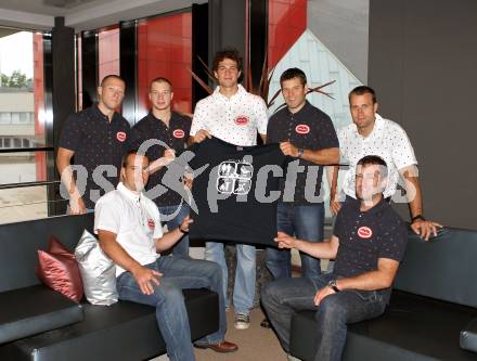 Eishockey. VSV. Pressekonferenz. Matt Ryan, Andreas Wiedergut, Mario Altmann, Derek Damon, Greg Kuznik, Kevin Mitchell, Tomaz Razingar. Villach, 13.8.2010.
Foto: Kuess 
---
pressefotos, pressefotografie, kuess, qs, qspictures, sport, bild, bilder, bilddatenbank