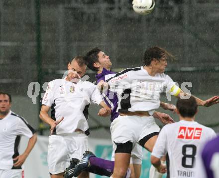 Fussball OEFB Cup. SK Austria Klagenfurt gegen LASK. Stephan Buergler (Klagenfurt), Ulrich Winkler, Rene Aufhauser (LASK). Klagenfurt, am 14.8.2010.
Foto: Kuess
---
pressefotos, pressefotografie, kuess, qs, qspictures, sport, bild, bilder, bilddatenbank