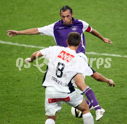 Fussball OEFB Cup. SK Austria Klagenfurt gegen LASK. Christian Prawda (Klagenfurt), Gernot Trauner (LASK). Klagenfurt, am 14.8.2010.
Foto: Kuess
---
pressefotos, pressefotografie, kuess, qs, qspictures, sport, bild, bilder, bilddatenbank