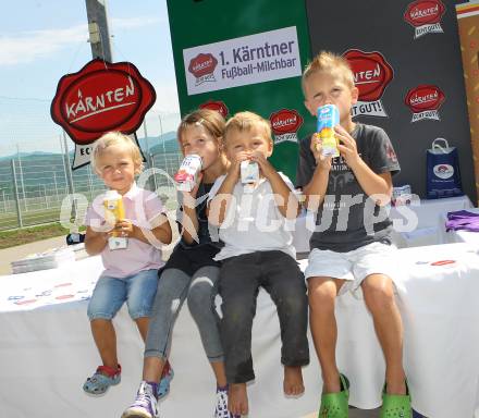 Fussball. SK Austria Klagenfurt.  1. Kaerntner Fussball Milchbar. Klagenfurt, 14.8.2010.
Foto: Kuess
---
pressefotos, pressefotografie, kuess, qs, qspictures, sport, bild, bilder, bilddatenbank